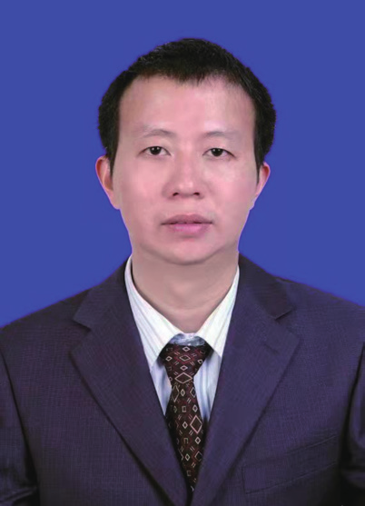 尹 平