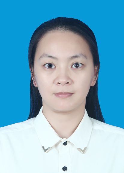 覃  姗